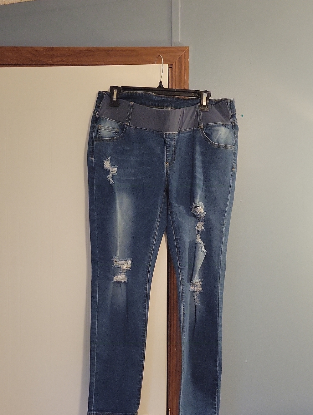 🌷 Women’s Blue Distressed Maternity Jeans Size XL